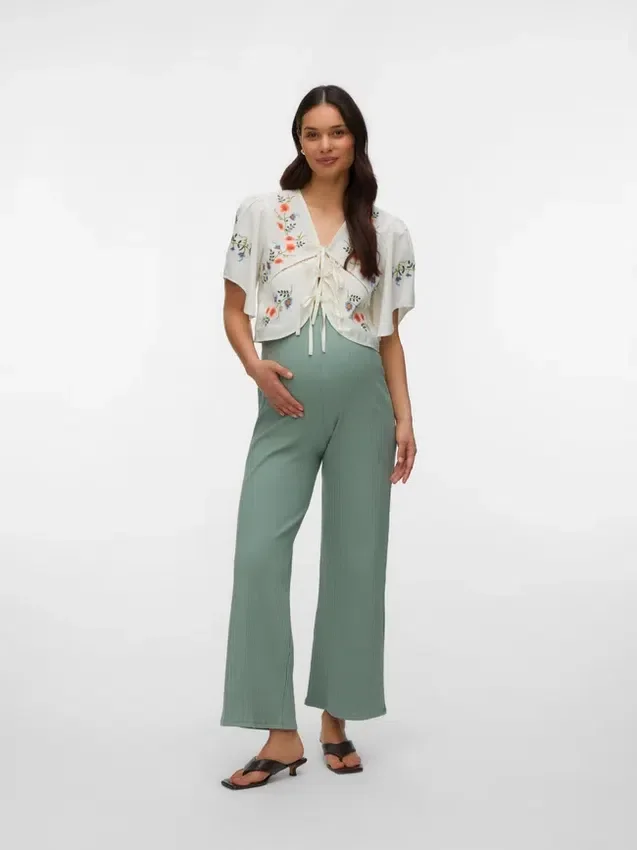 Cropped Fit V-Neck Top Cropped Fit V-Neck Top