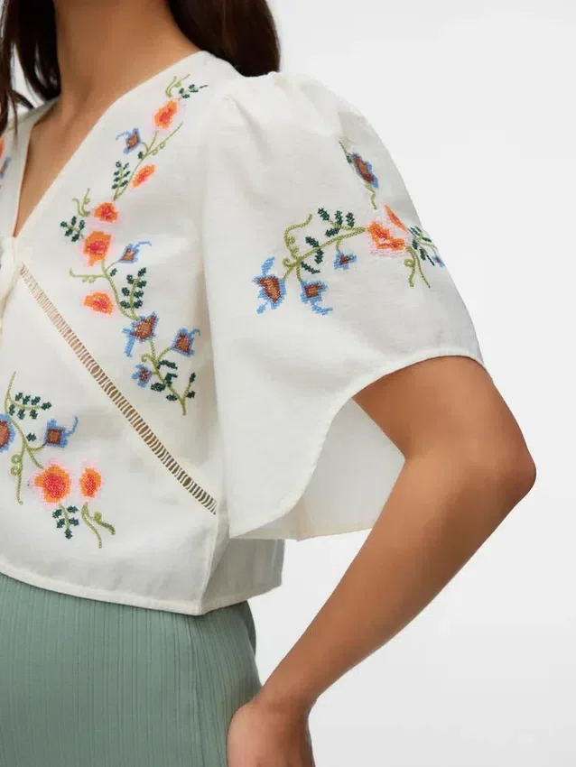 Cropped Fit V-Neck Top Cropped Fit V-Neck Top