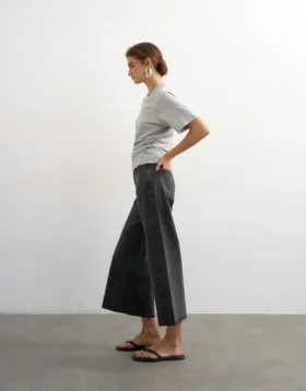 Tsvera High Rise Wide Fit – Cropped Jeans