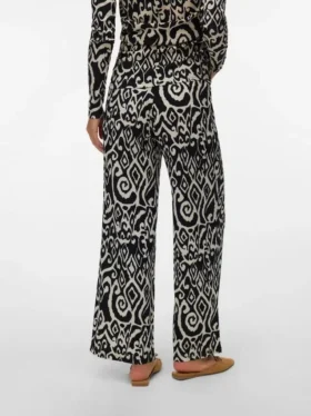 Wide Leg Fit Trousers